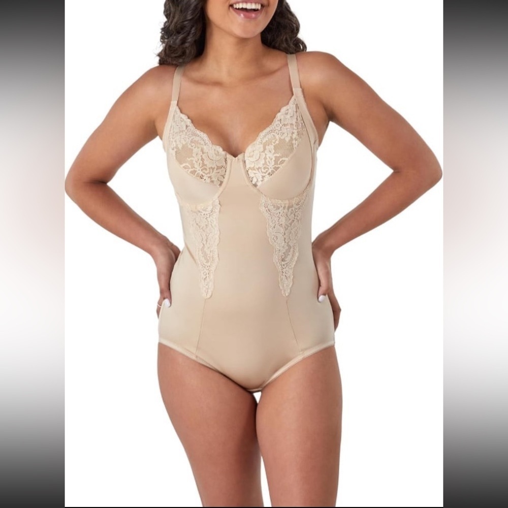 Maidenform Women's Ultra Firm Body Shaper with Built-In Underwire Bra NWT 36C